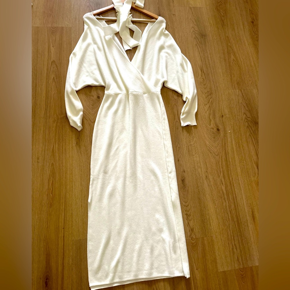 Ribbed white long sleeve belted